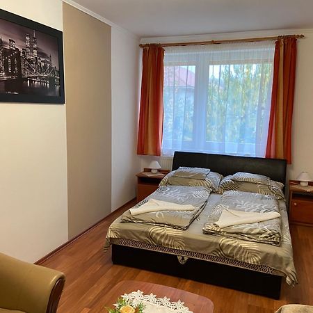 Vadrozsa Vendeghaz-Apartman Demjén Eksteriør bilde