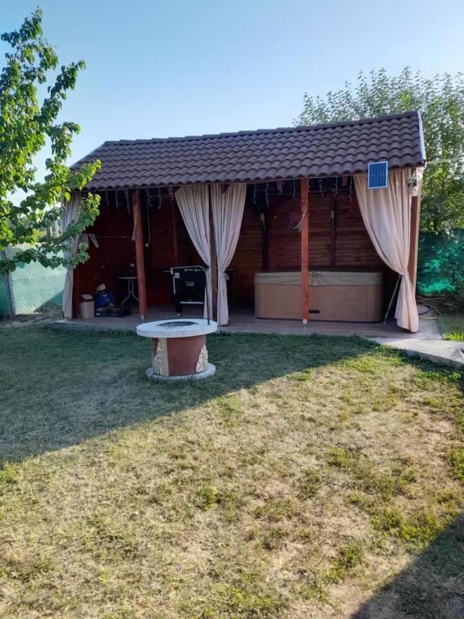 Vadrozsa Vendeghaz-Apartman Demjén Eksteriør bilde