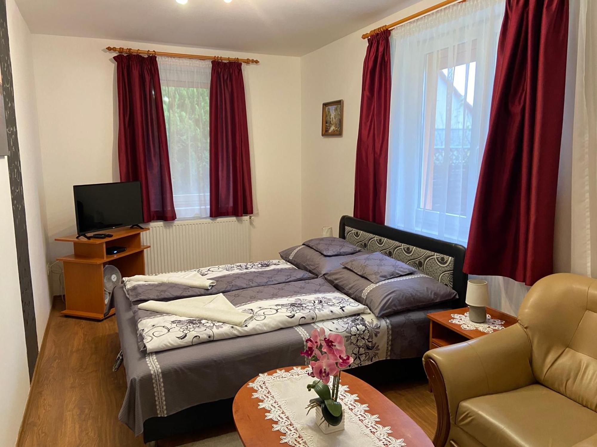Vadrozsa Vendeghaz-Apartman Demjén Eksteriør bilde