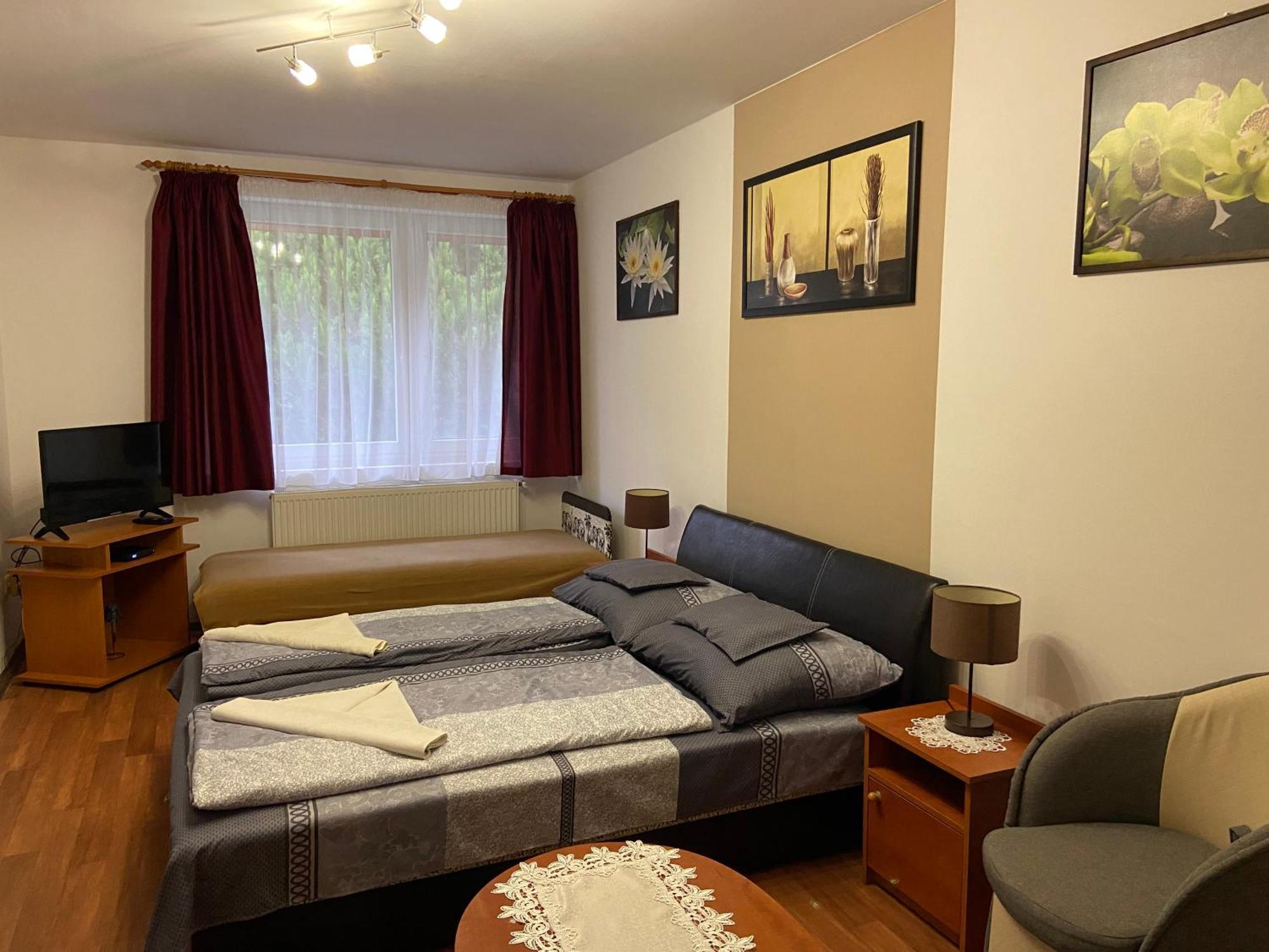 Vadrozsa Vendeghaz-Apartman Demjén Eksteriør bilde